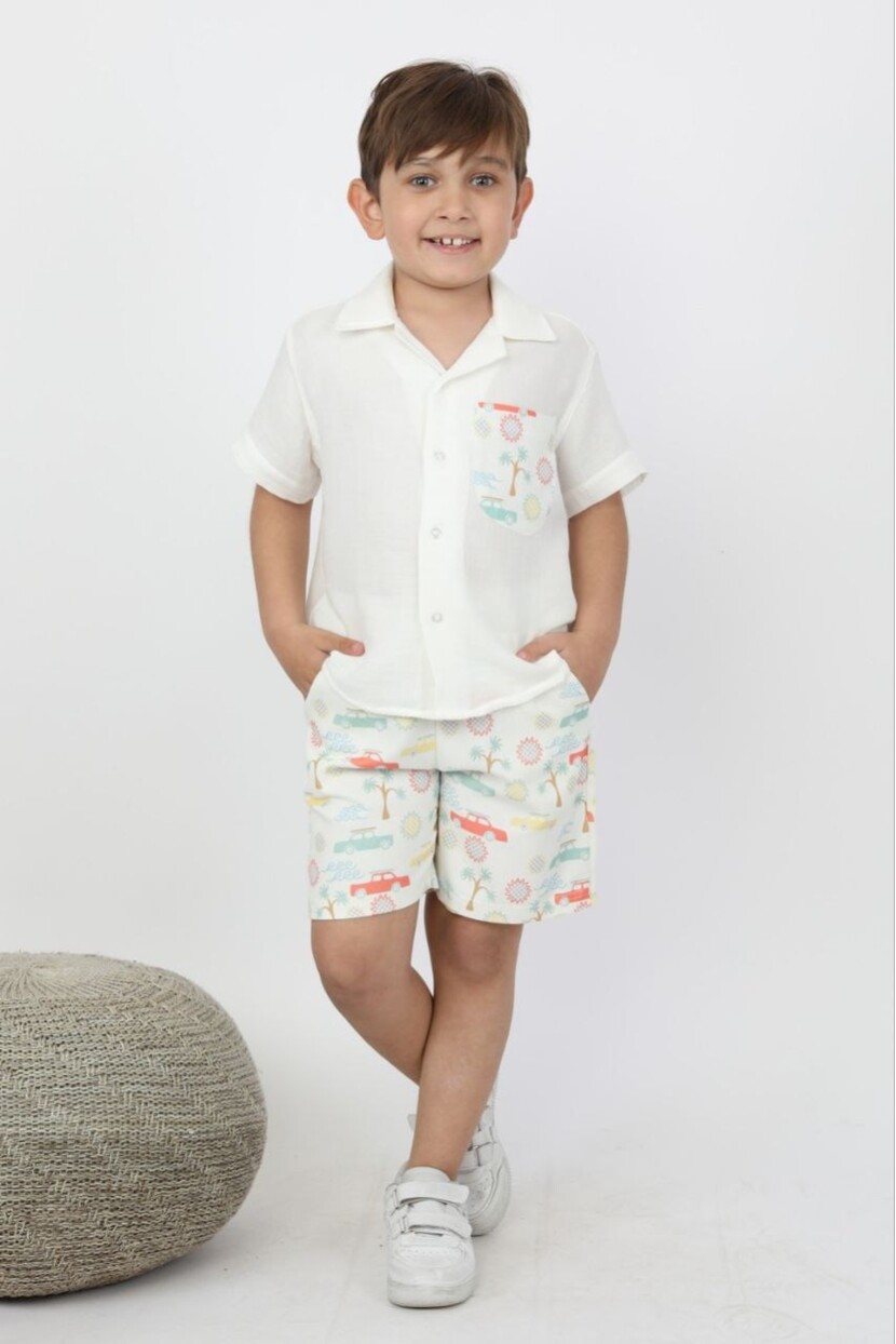 ERKEK ARABA DESENLİ GÖMLEKLİ ŞORTLU TAKIM