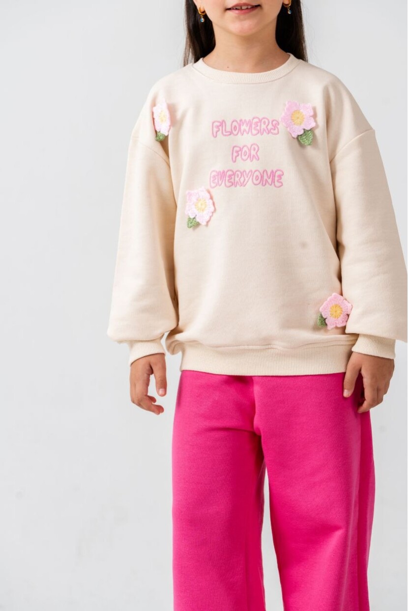 KIZ ÇİÇEK DETAYLI EŞOFMAN TAKIMI