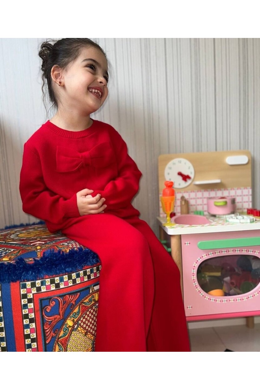 KIZ FİYONK DETAYLI  KIRMIZI TRİKO TAKIM