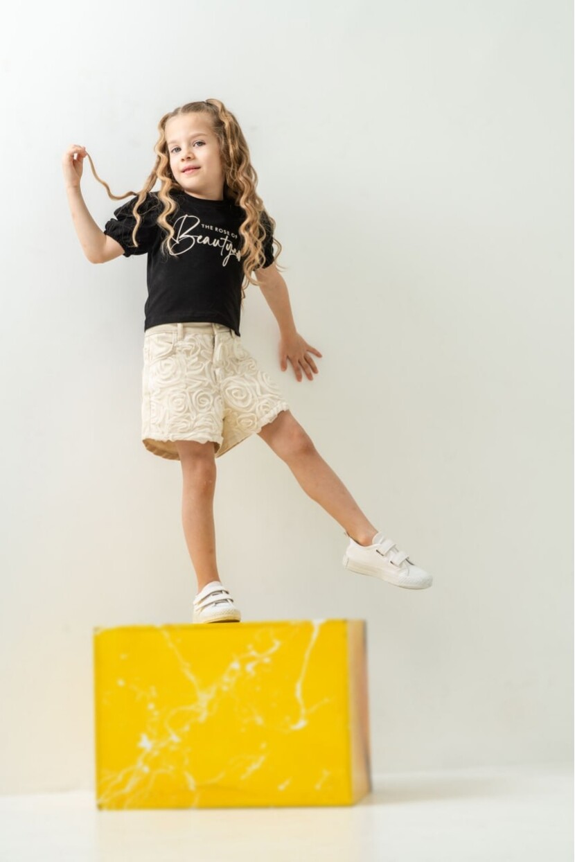 KIZ GÜLLÜ ŞORTLU TAKIM