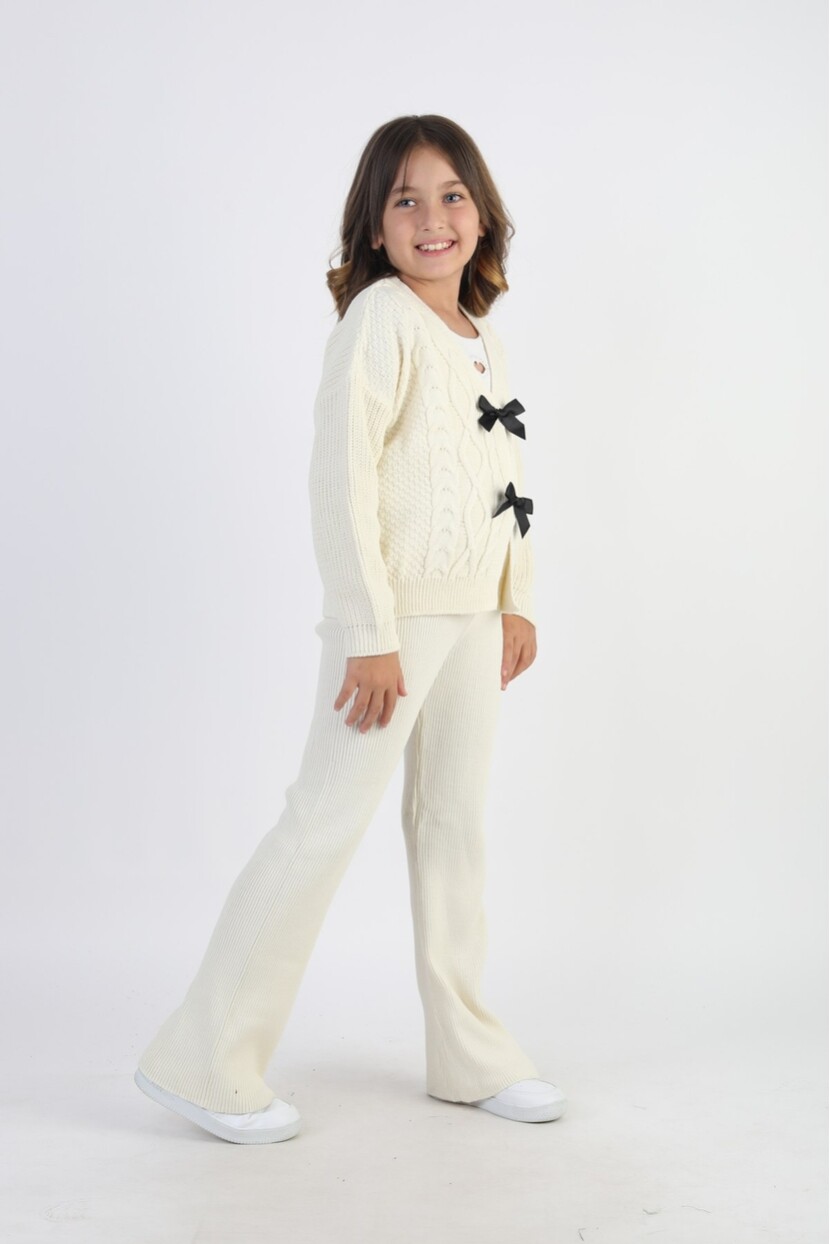 KIZ HIRKALI FİYONK DETAYLI TRİKO TAKIM