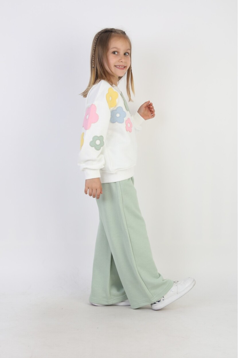 KIZ NAKIŞ İŞLEMELİ ÇİÇEKLİ EŞOFMAN TAKIMI