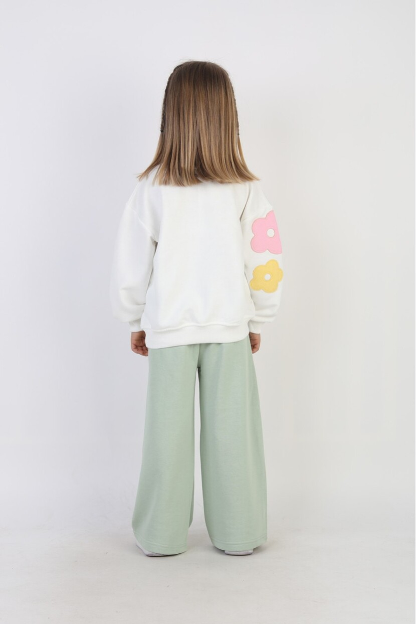 KIZ NAKIŞ İŞLEMELİ ÇİÇEKLİ EŞOFMAN TAKIMI