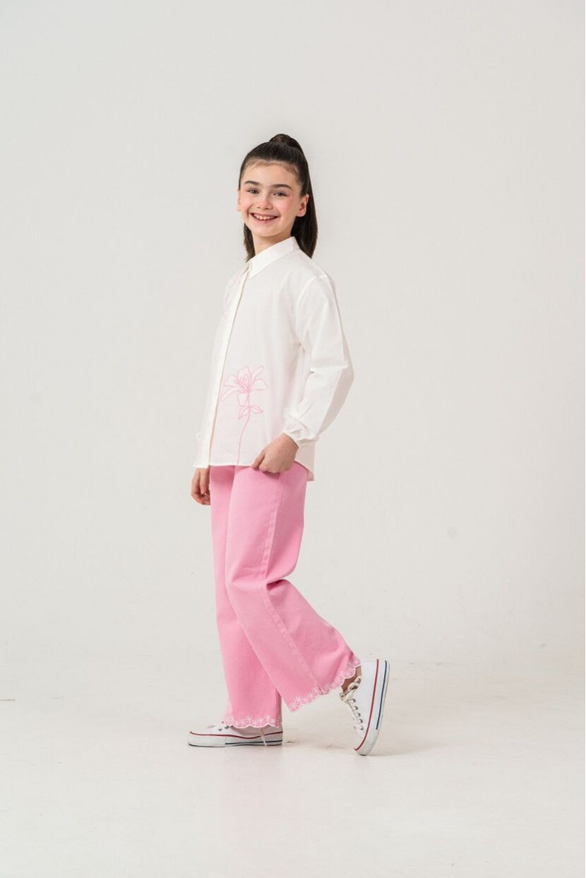 KIZ NAKIŞ SÜSLEMELİ PAÇA DETAYLI GÖMLEK PANTOLONLU TAKIM