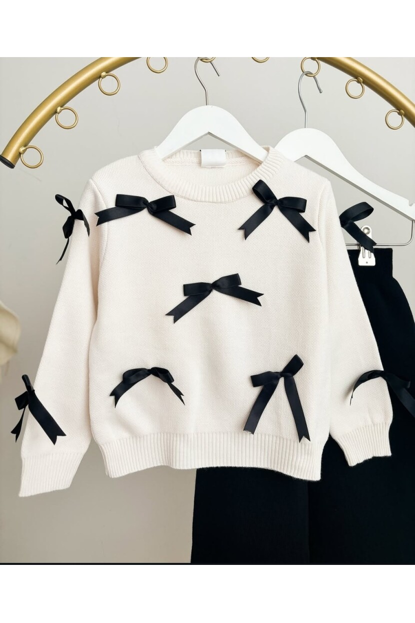 KIZ SİYAH FİYONK DESENLİ TRİKO TAKIM