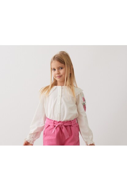 KIZ KOLU GÜL DETAYLI GÖMLEK