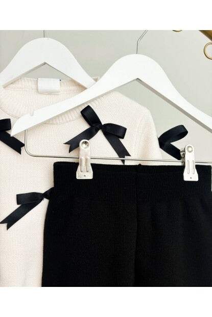 KIZ SİYAH FİYONK DESENLİ TRİKO TAKIM